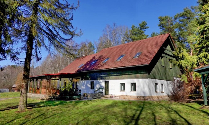 Mirova pod Kozakovem House | MÍSTO na Klokočských skalách - Penzion Kairos