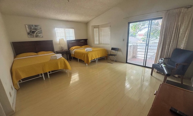 Alhambra Villa | M3-Spacious 4-bedroom villa in awesome Alhambra with WiFi, AC