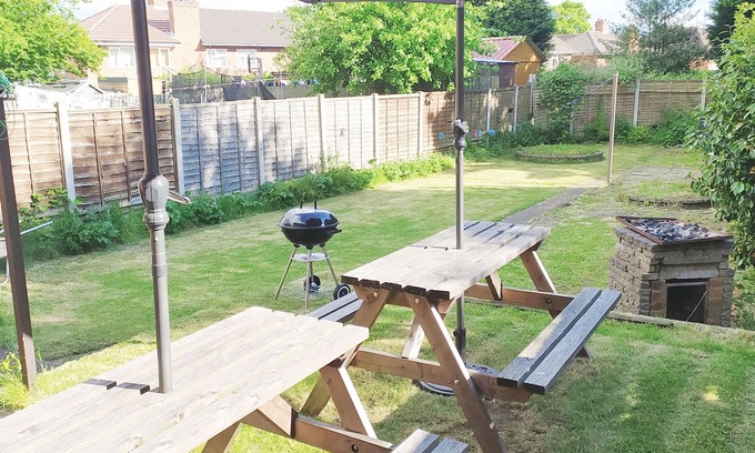 Walsall House | M6 J10 - Home from Home