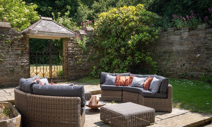 Chillington House | Maberly House - a house that sleeps 15 guests in 7 bedrooms