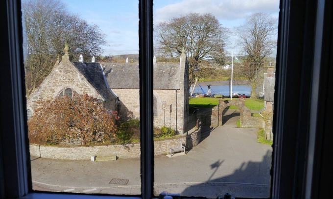 Kirkcudbright Cottage | Mackenzie House - a house that sleeps 6 guests in 3 bedrooms