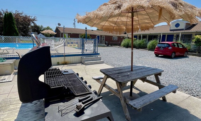 Chincoteague Hotel | Maddox Inn