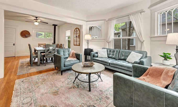 Siloam Springs House | Madison Manor (4-Bedroom Bungalow) - Pets Allowed by RedAwning
