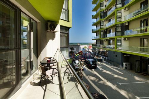 Mamaia-Sat Apartment | Maeve - Pool & Spa Beach Resort