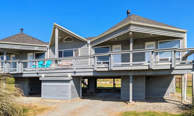 Bandon House | Maggie's Seaside Getaway: Fantastic ocean view and a short walk to the beach