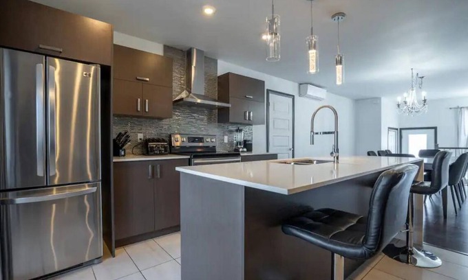Longueuil House | Magnificent 2-storey condo only 15 minutes from downtown Montreal