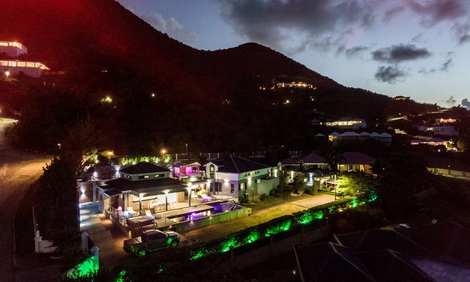 Orient Bay House | Magnificent contemporary villa on the heights of Saint-Martin.