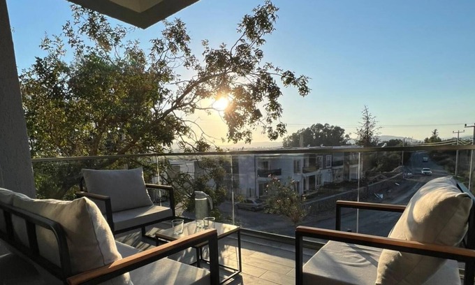Milas Apartment | Magnificent Flat with Pool and Balcony