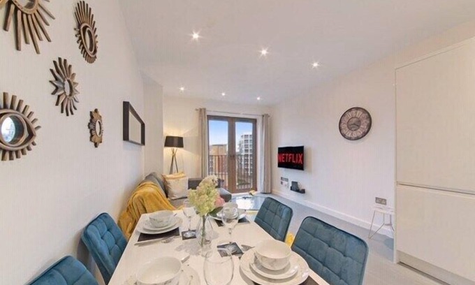 St Albans Condo | *Magnificent |KingBed |Wi-Fi | Short & Long Stays*