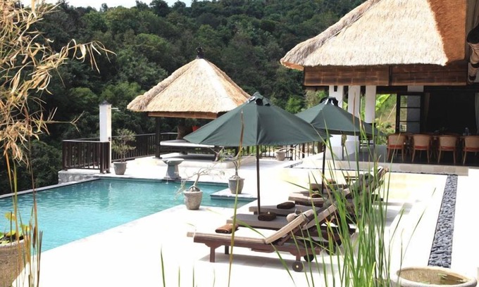 Temukus Villa | Magnificent Luxury Villa With Large Pool, Staff & Stunning Sea View!