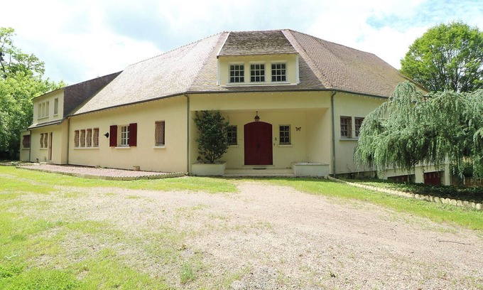 Vierzon Villa | Magnificent upscale gîte in quiet Vierzon