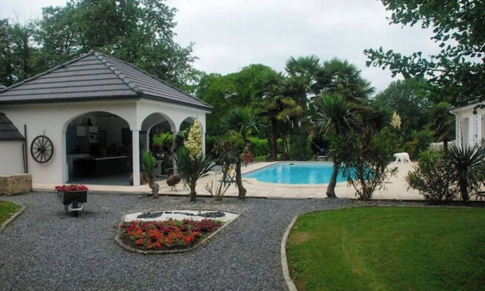 Limendous Villa | Magnificent villa with swimming pool