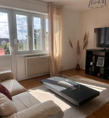 Riedisheim Apartment | Magnifique, appartement spacieux, deux chambres , deux terrasse, un grand salon, salle à manger, pas loin de la gare de Muhlouse