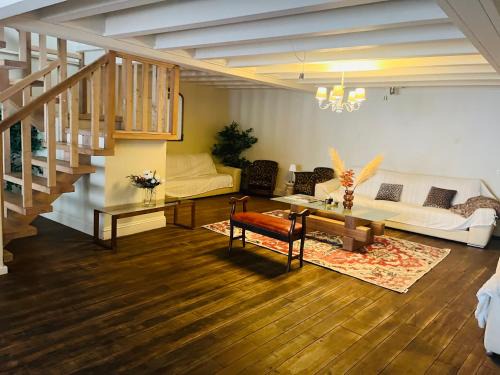 Bourg-en-Bresse House | Magnifique villa avec piscine pour2 à 13 personnes