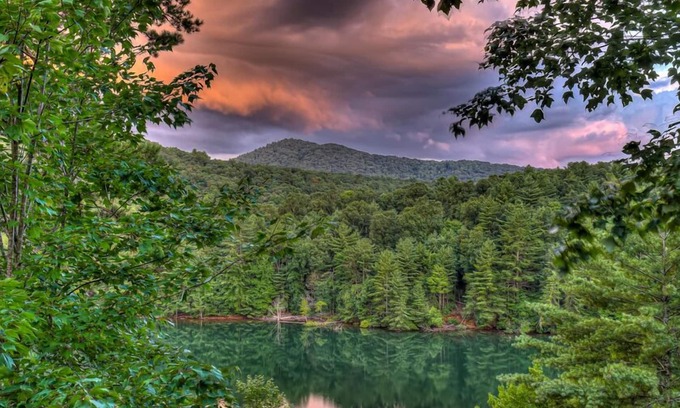 Blue Ridge Cabin | Magnolia Bay - Lake Front | Double Decker Boat Dock | Pet Friendly | Hot Tub | Pool Table