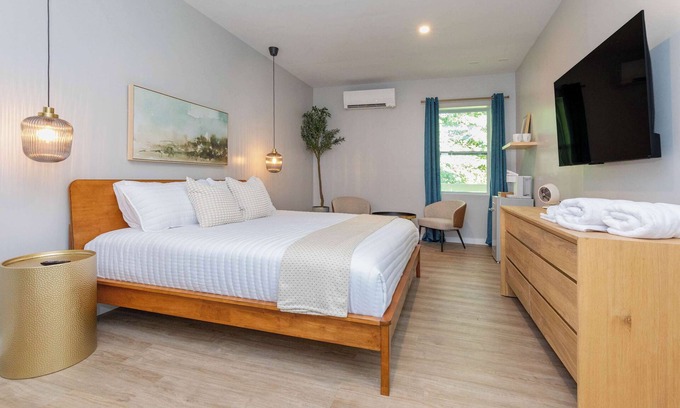 Maggie Valley Apartment | Magnolia Deluxe King Studio at The Dogwood