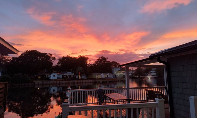 Myrtle Beach House | Magnolia Lake. Ocean Lakes, pet friendly, Golf cart included. 2 blocks to beach.