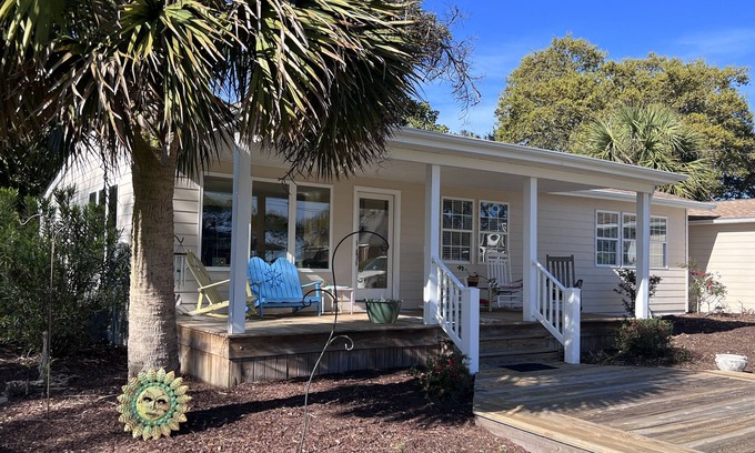Newport House | Magnolia Retreat - 3 bdrm, 3 bath intercoastal view - water access