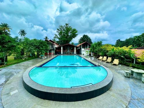 Attanagalla Hotel | Maha Gedara Grand Hotel