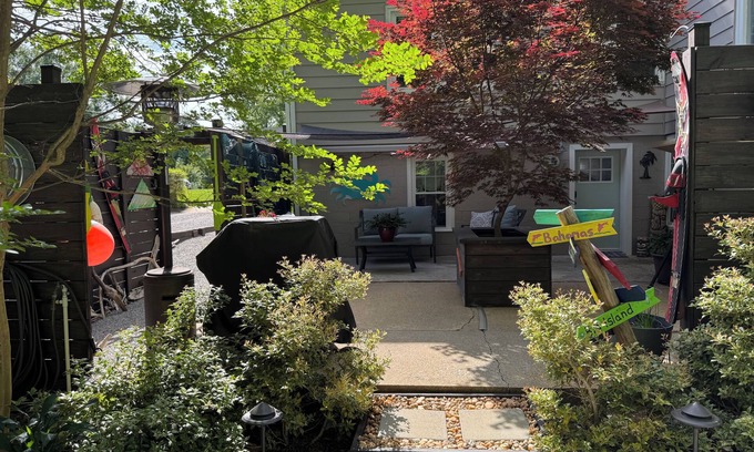 Chatham Apartment | Mahalo Suite.beach vibes in the Virginia foothills.