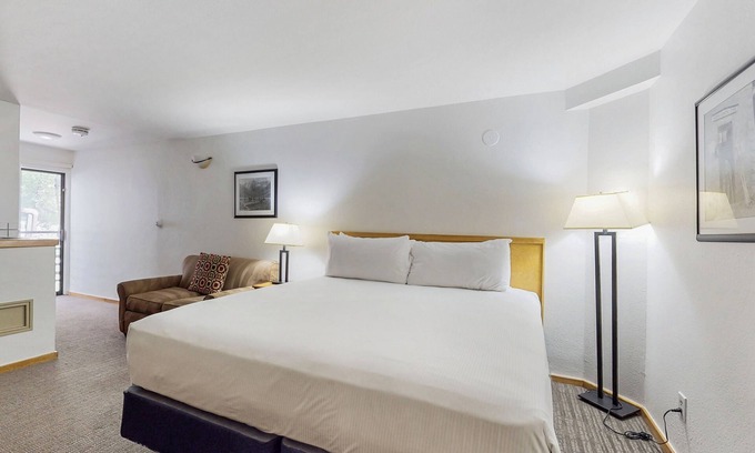 West End Cabin | Main Street gem - pool & hot tub - walk to lifts, dog-friendly, second floor