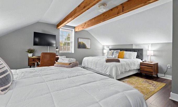 St. Charles Apartment | Main Street Living! 2 Bedroom Unit right On Main!