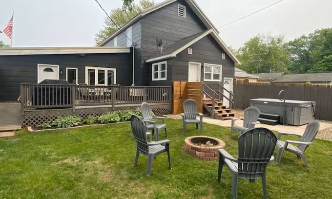 Crosby House | MAIN STREET LODGE - Charming lower duplex unit with hot tub in Crosby,MN