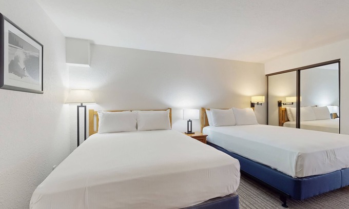 West End Cabin | Main Street room - pool & hot tub - walk to lifts, dog-friendly, 2nd floor