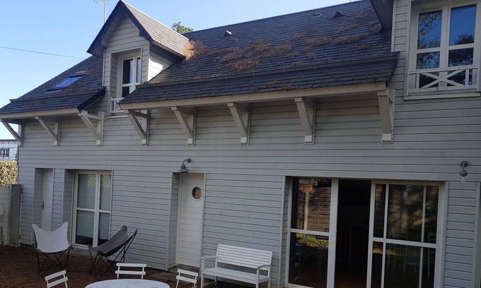 Jullouville-les-Pins House | Maison à 150 m de la mer