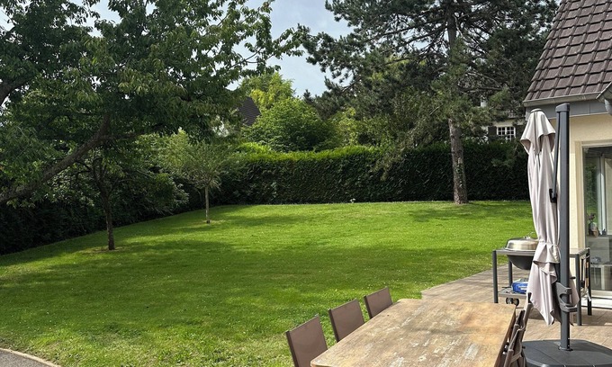 Bazemont House | Maison 250 m² Rénovée Avec Goût! Posez vos Valises, Idéal en Famille