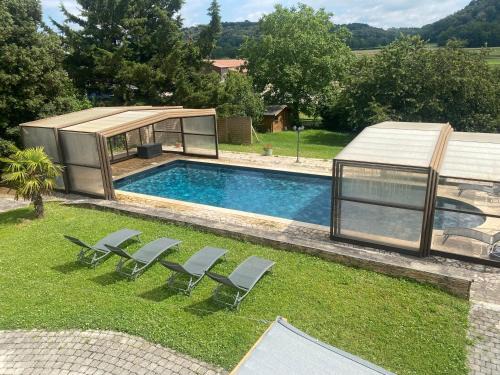 Meyrie House | Maison 3 chambres, 3 SdB, terrasse, piscine, spa
