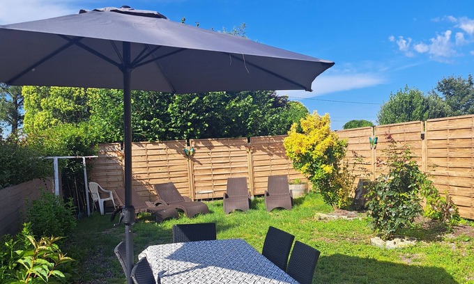 Saint-Seurin-de-Bourg House | Maison au Calme Avec Jardin Clos