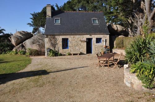 Tregastel Villa | Maison bretonne 50m plage avec jardin et WIFI à TREGASTEL - Réf 413