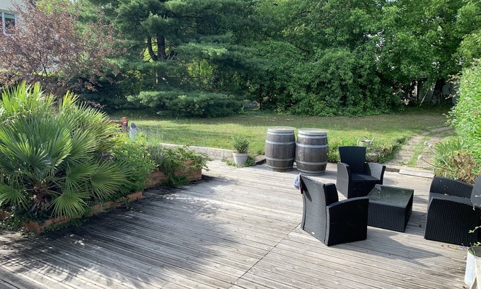 Sautron House | Maison Chaleureuse Dans un Écrin de Verdure