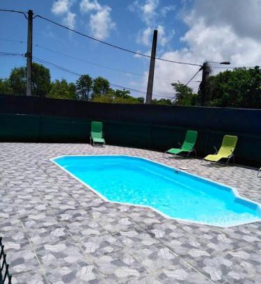 Le Moule House | Maison charmante proche de la plage au Moule avec piscine