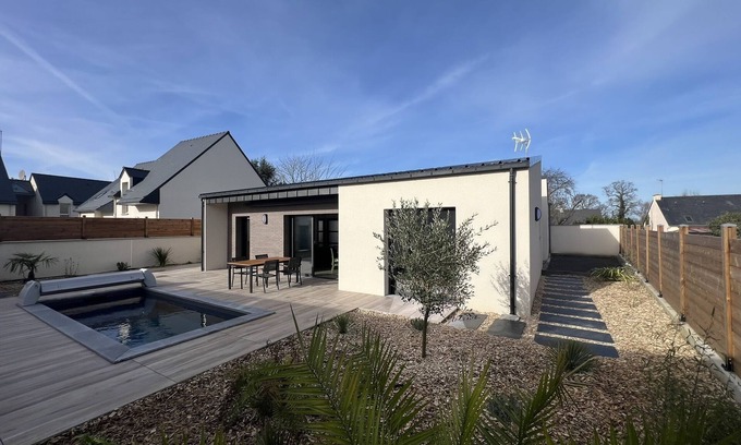 Dol-de-Bretagne House | Maison Contemporaine Avec Piscine Pour un Séjour Paradisiaque en Famille