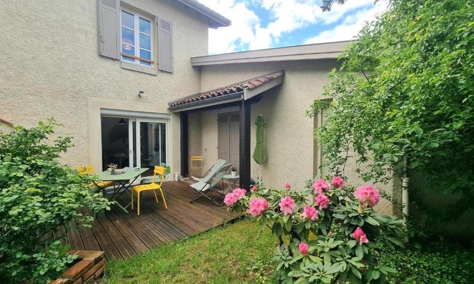 Saint-Galmier House | Maison cosy avec terrasse, jardin fleuri, et tout confort à Saint-Galmier - FR-1-496-292