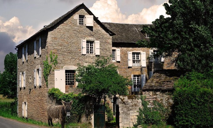 Severac-d'Aveyron Bed & Breakfast | Maison d'Hôtes La Singulière