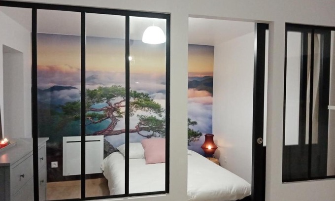 Clermont-Ferrand Apartment | Maison de bourg dans un quartier médiéval, avec café et thé offert