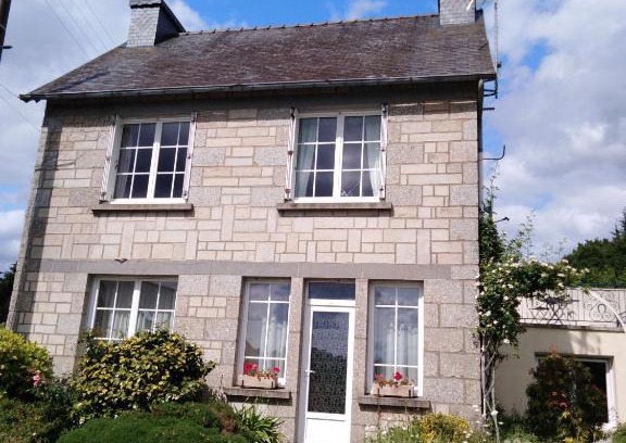 Belle-Isle-en-Terre House | maison de campagne en bordure de forêt