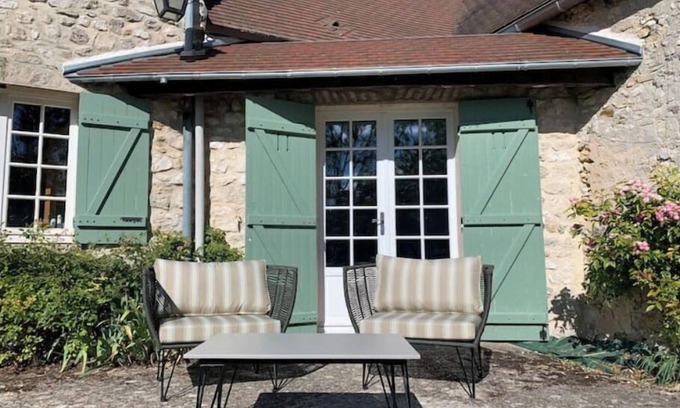 Beynes House | Maison de Campagne Chaleureuse Avec Piscine