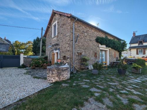 Perassay House | Maison de charme en pierre avec terrasse privative, grand terrain, jeux pour enfants, proche activités nautiques - FR-1-591-172