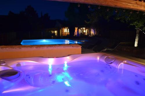 Claret House | Maison de Charme La Capitelle - 4 Etoiles
