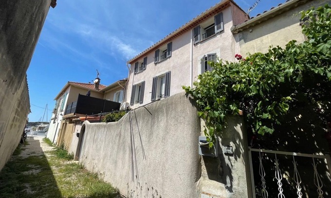 Le Brusc House | Maison de Pêcheurs sur le Port du Brusc
