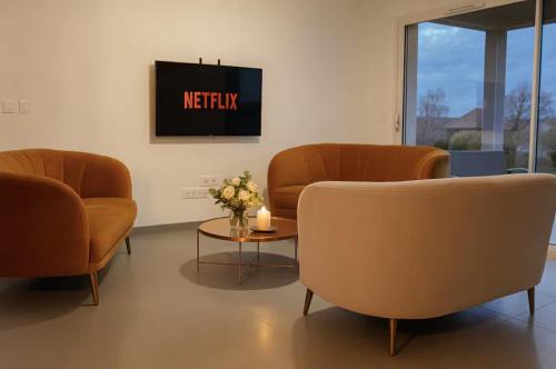 Chateau-Gaillard Villa | Maison de Standing 3 Chambres Parking Spacieux