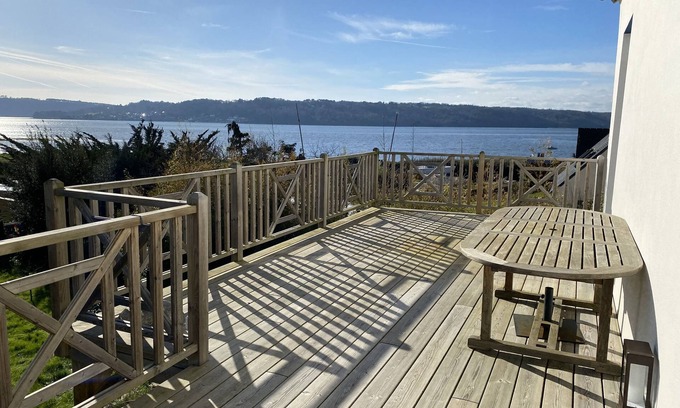 Hopital-Camfrout Villa | Maison de Vacances au Calme Avec Terrasses sur la mer Kayaks, Paddle, Ping-pong