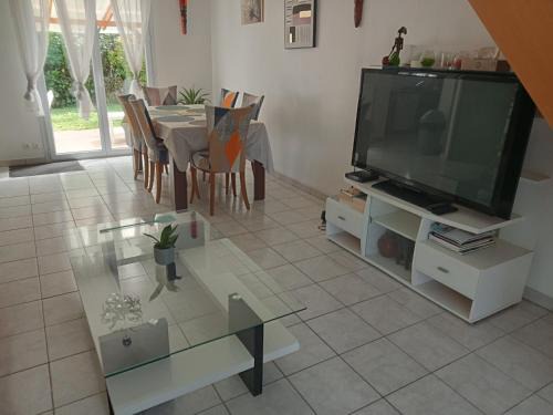 Douarnenez House | Maison de vacances avec terrasse couverte pour 6 près des plages et commodités