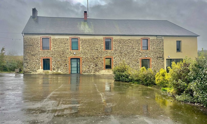 Canisy House | Maison des H, by the lake