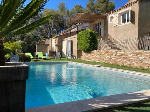 Eoures Villa | Maison ensoleillée au milieu des pins entre Marseille et Cassis