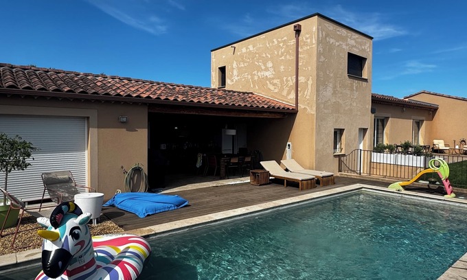 Camaret-sur-Aigues House | Maison Familiale Contemporaine à 10 min d Orange